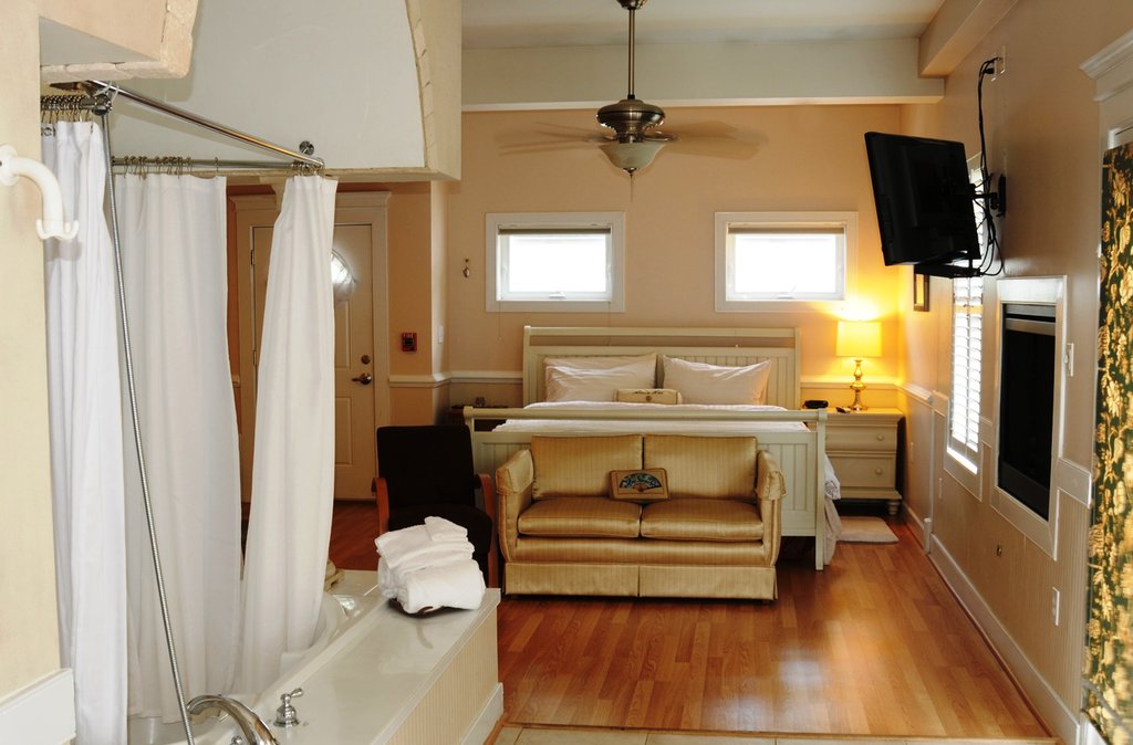 ACORN HILL LODGE SPA AND SALON