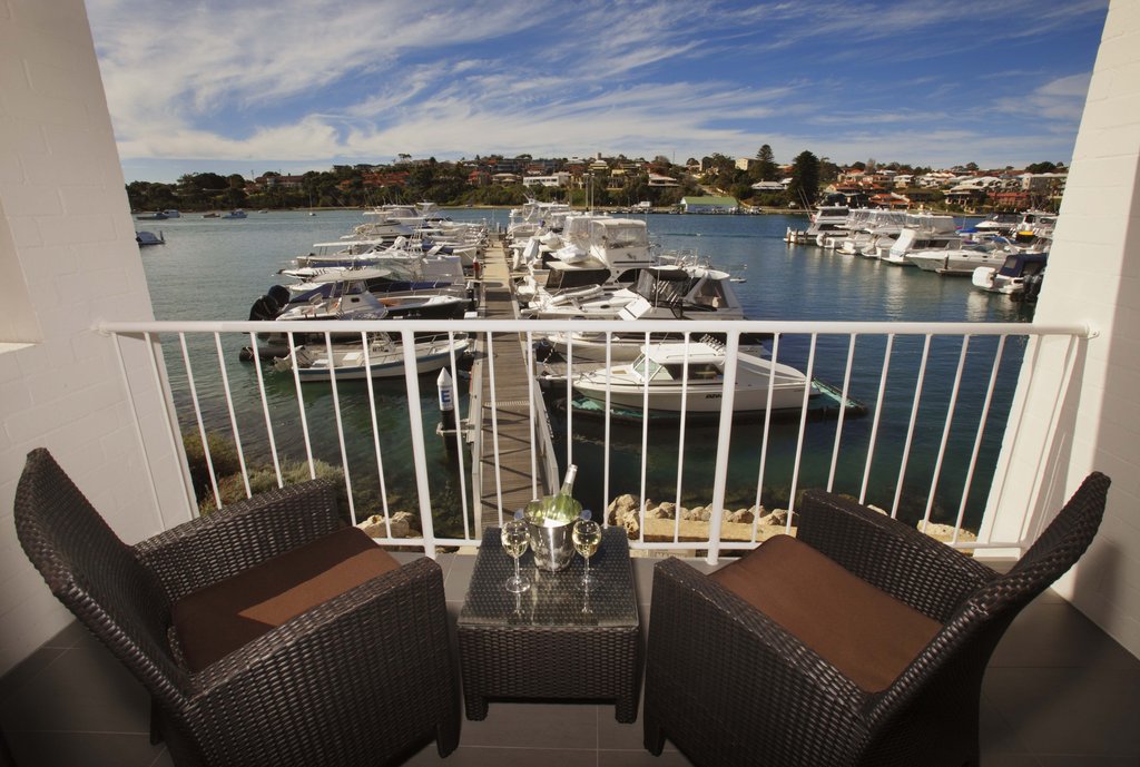 PIER 21 APARTMENT HOTEL