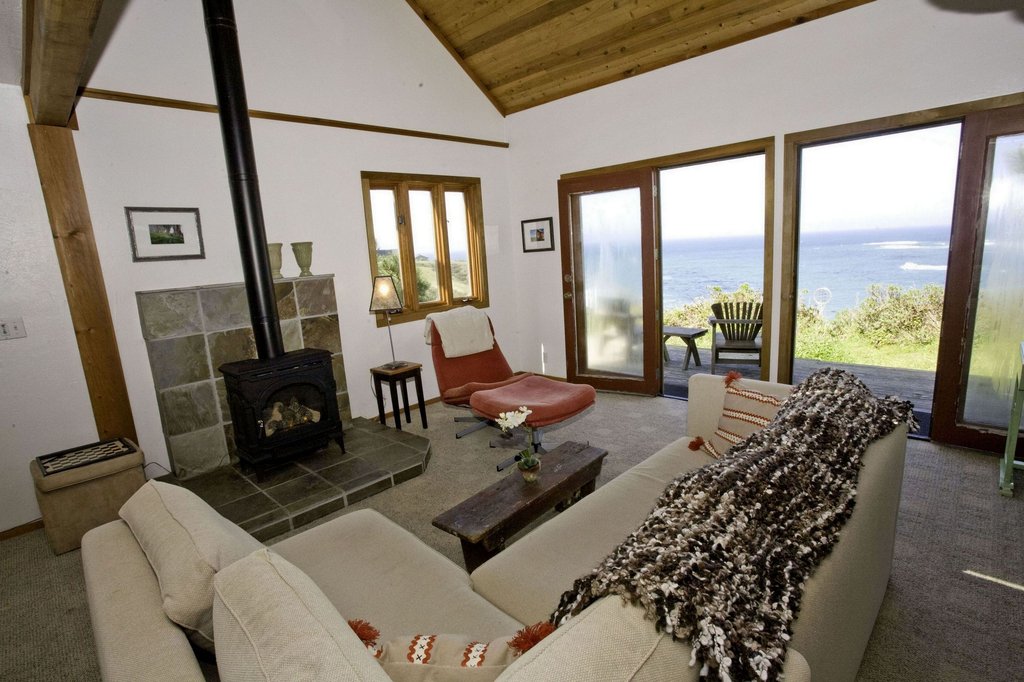 The Andiron Seaside Inn and Cabins