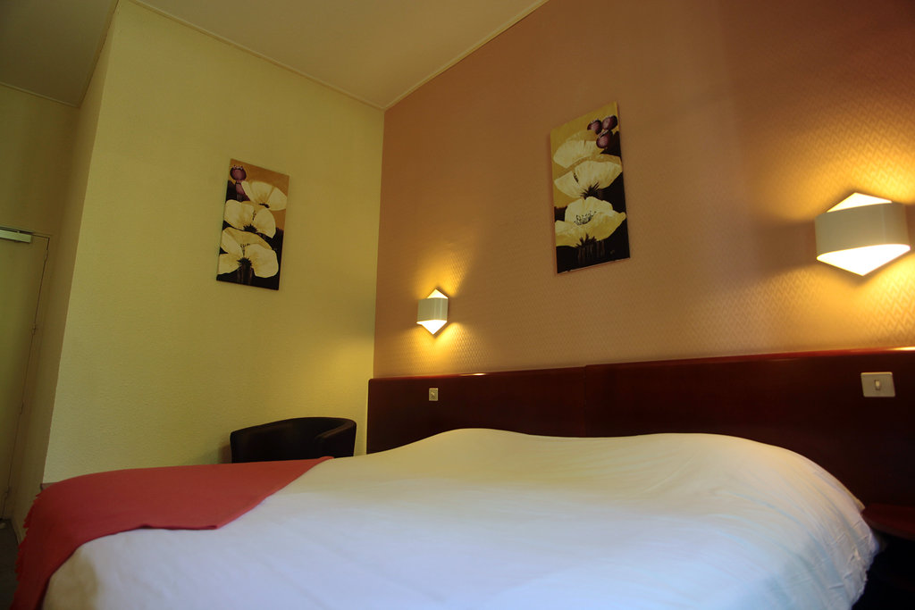 Hotel De la Paix Restaurant lArbousier Logis