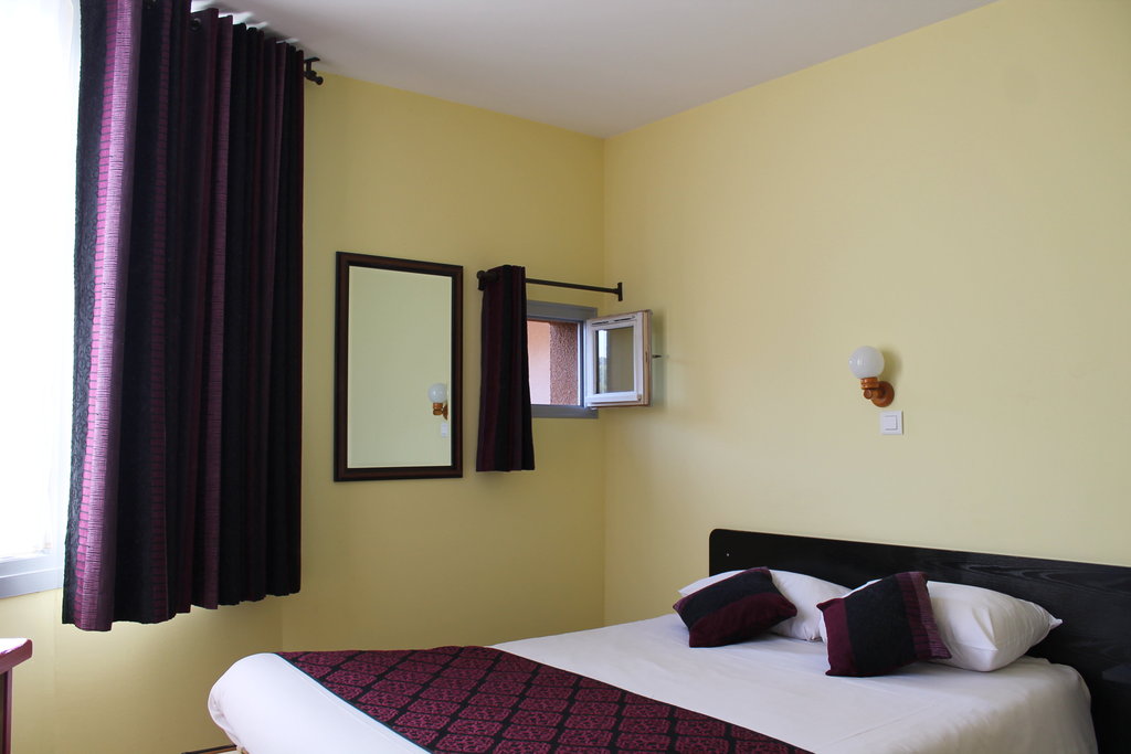 Brit Hotel l Adresse