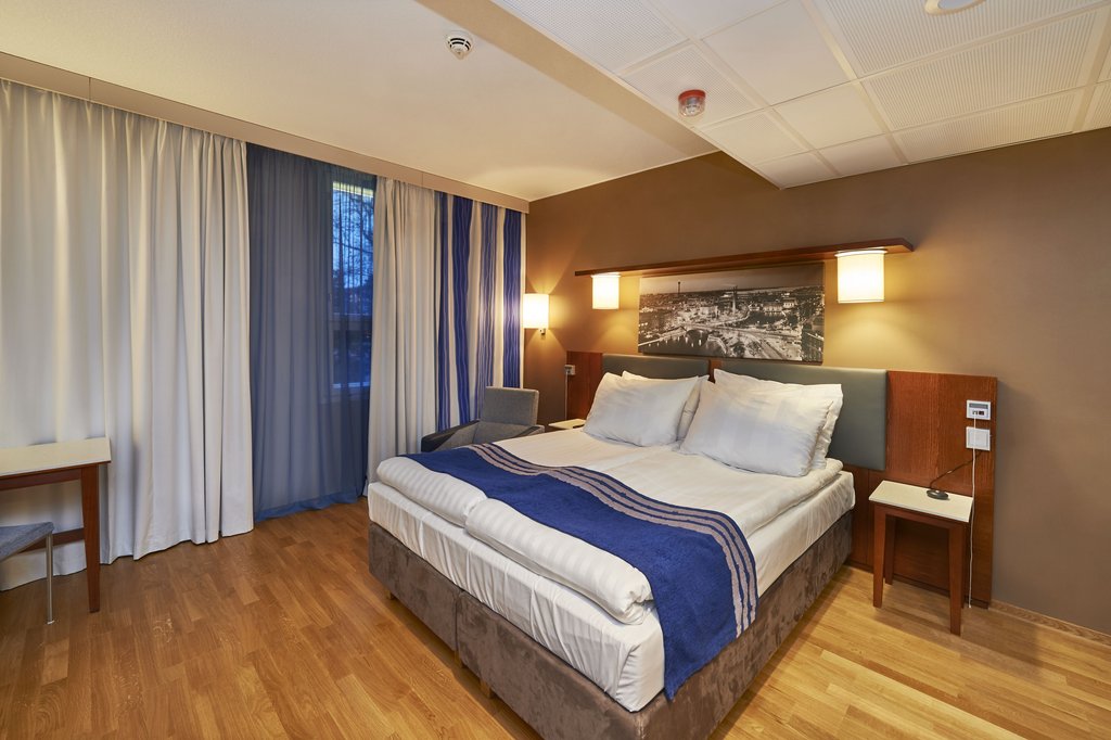 HOLIDAY INN CENTRAL STATION