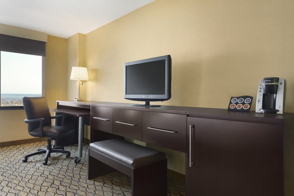 HOLIDAY INN AND SUITES DULUTH