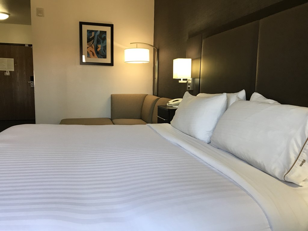 Holiday Inn Express & Suites BARSTOW-OUTLET CENTER