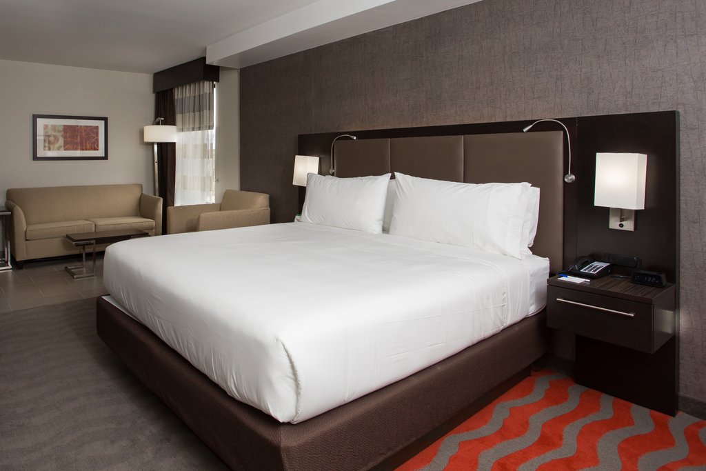 HOLIDAY INN EXP SPRINGFIELD DOWNTOW
