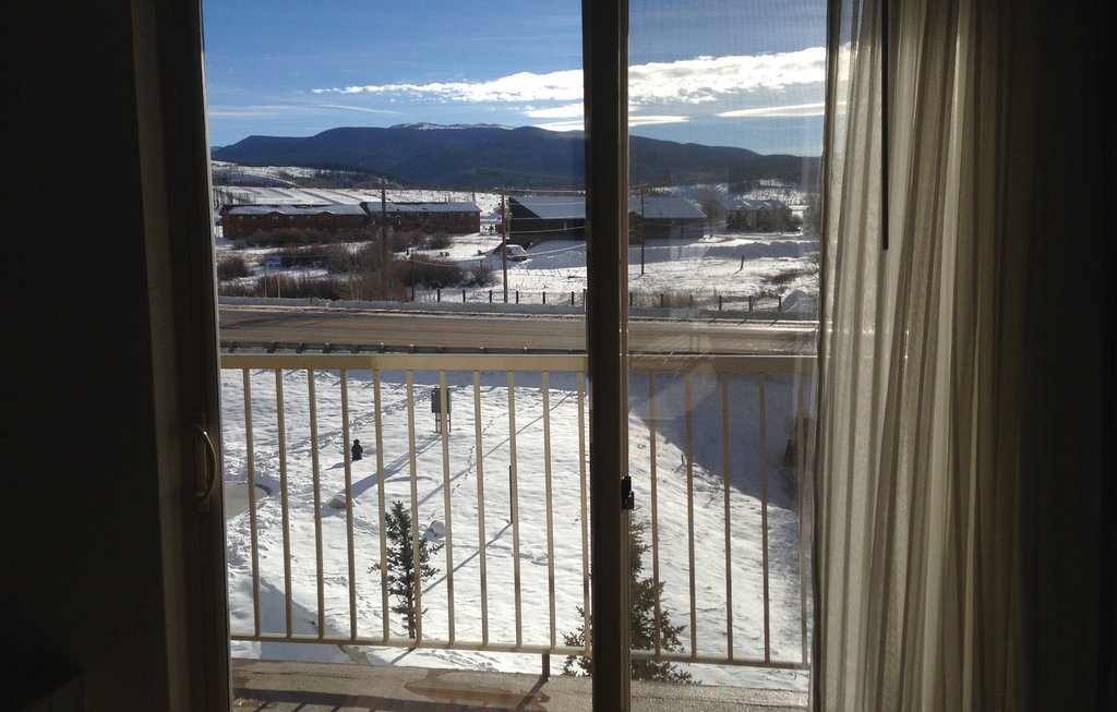 HOLIDAY INN EXP STES FRASER