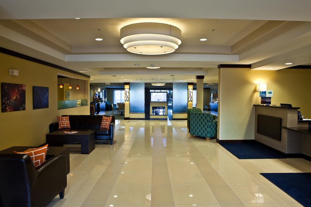 HOLIDAY INN EXPRESS DIMONDALE