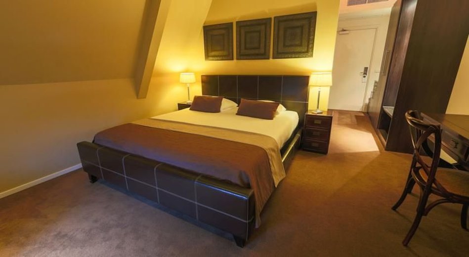 Chariot Hotel