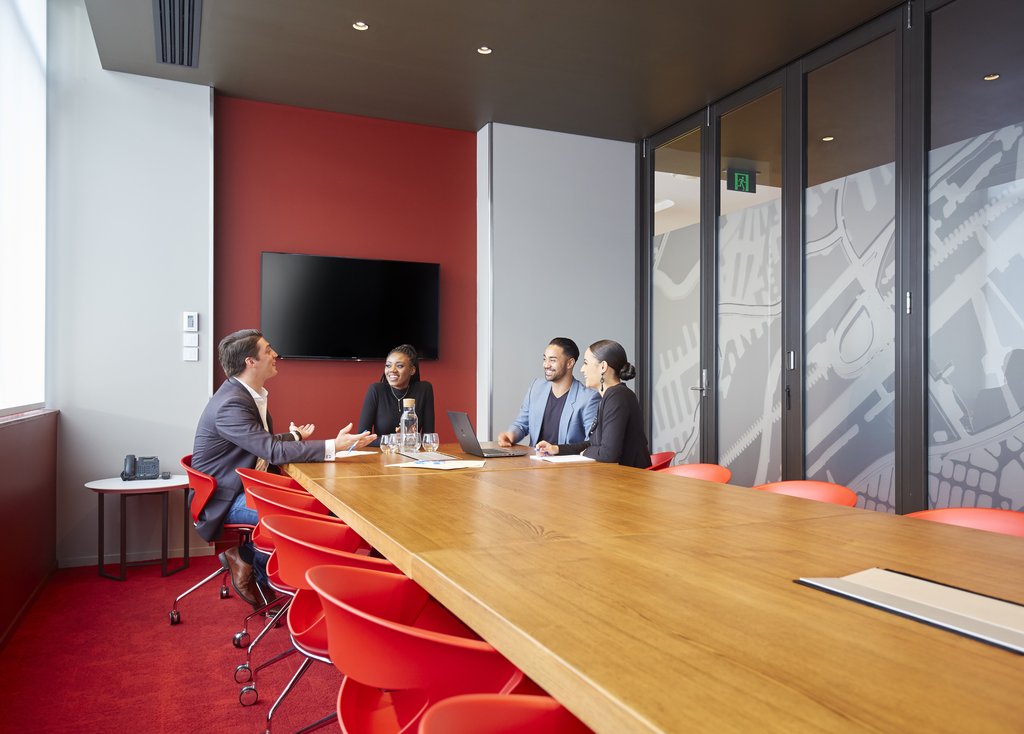 HOLIDAY INN EXP MACQUARIE PARK