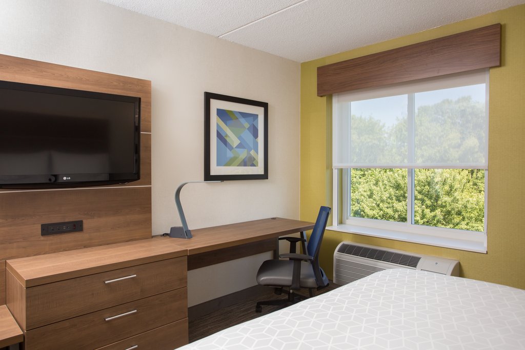 HOLIDAY INN EXP CHELMSFORD