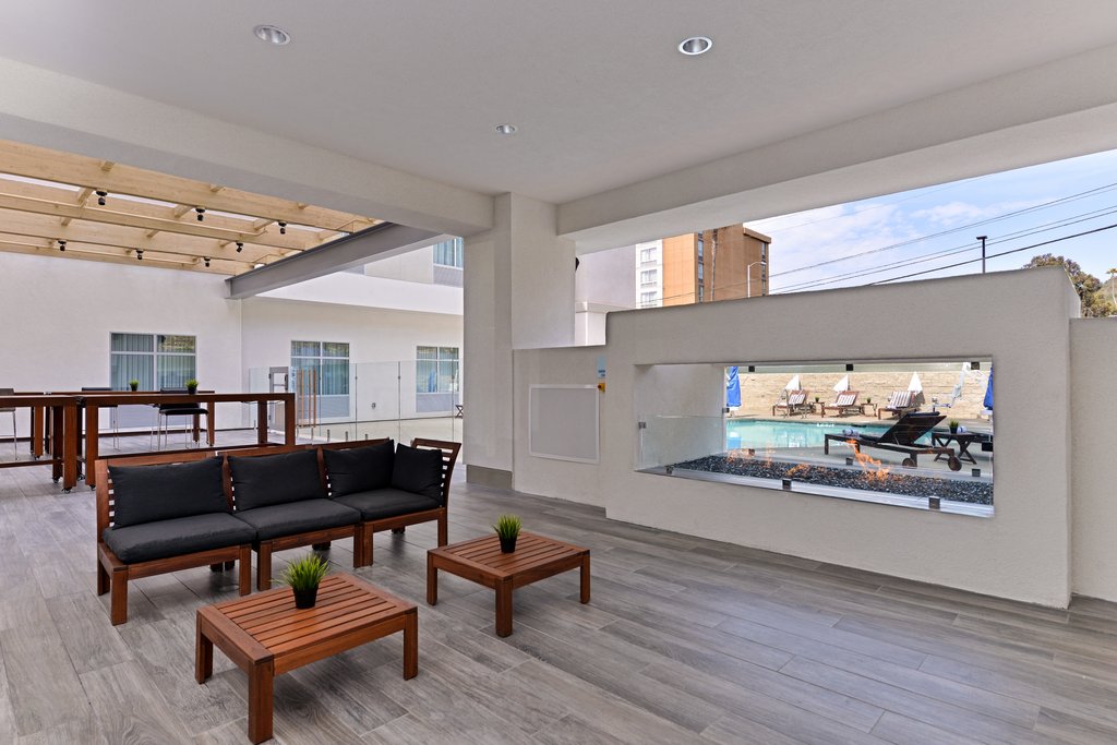 HOLIDAY INN EXP STES HOTEL CIRCLE