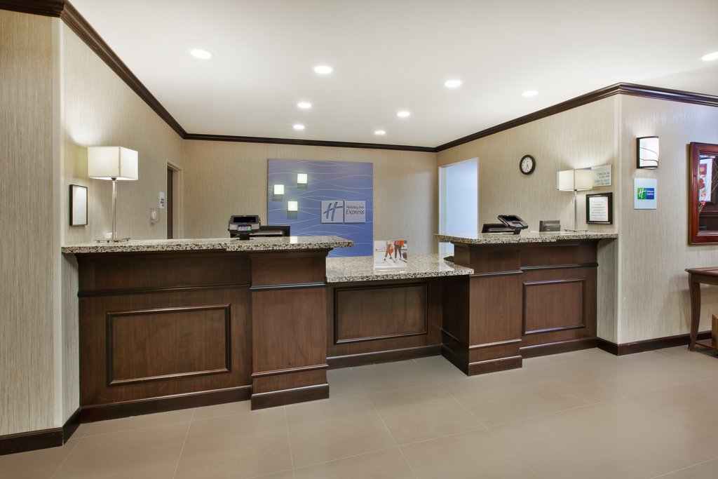 Holiday Inn Express & Suites WHEELING