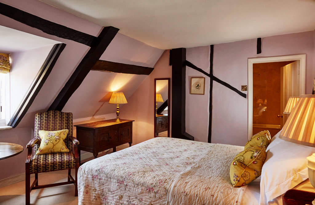 SPREAD EAGLE AND SPA MIDHURST