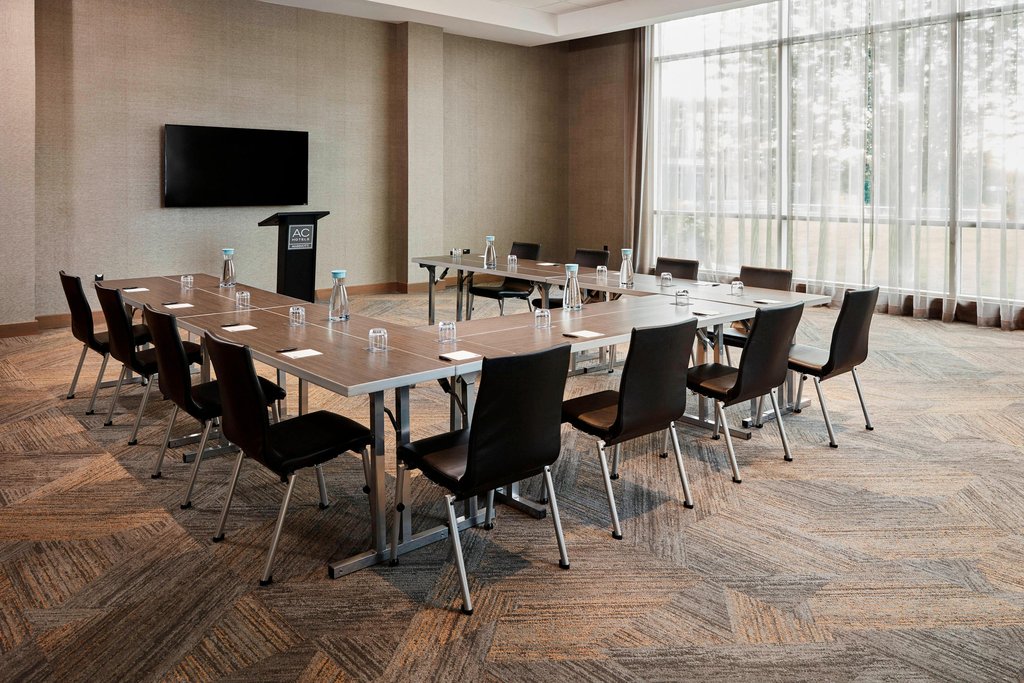 AC Hotel by Marriott Cincinnati at The Banks