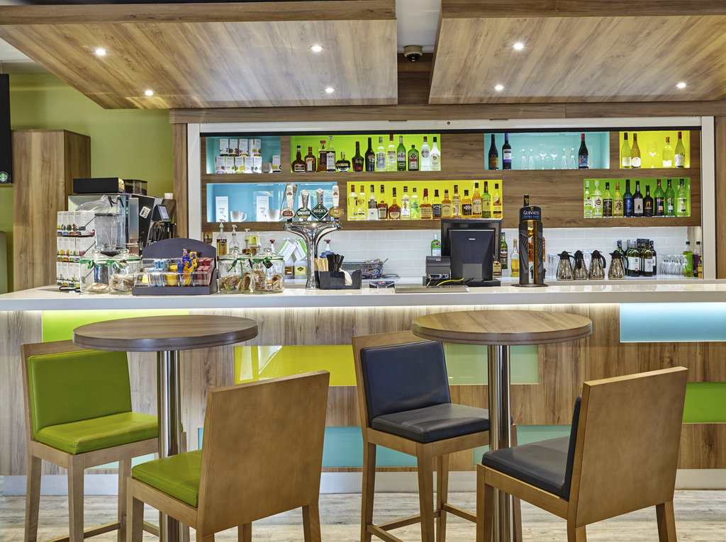 HOLIDAY INN CARDIFF NORTH M4