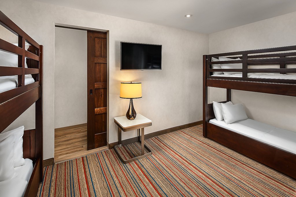 Courtyard by Marriott Anaheim Theme Park Entrance