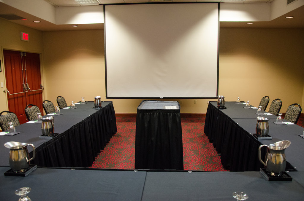 Holiday Inn PEWAUKEE-MILWAUKEE WEST