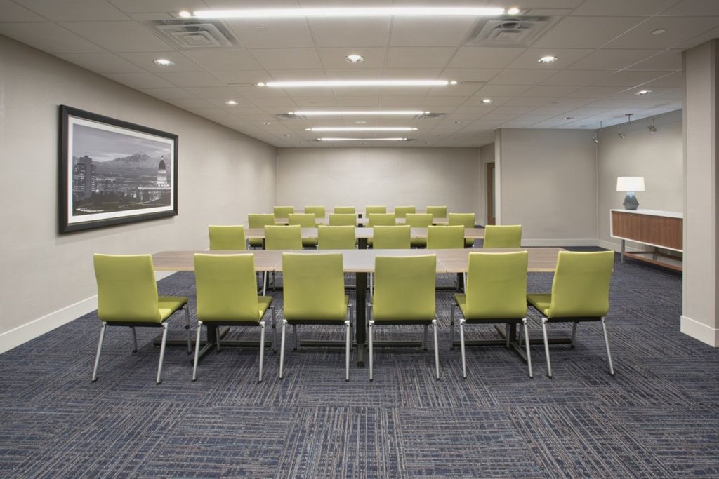 HOLIDAY INN EXP KERMIT