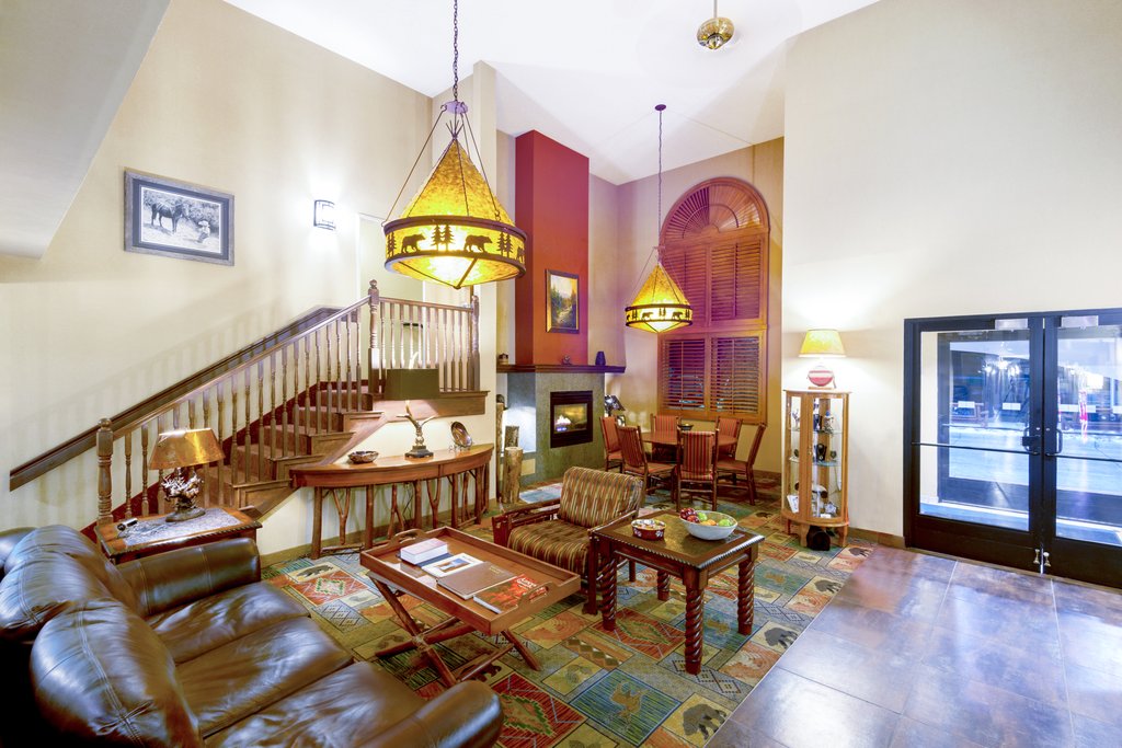 Holiday Inn Express & Suites RATON