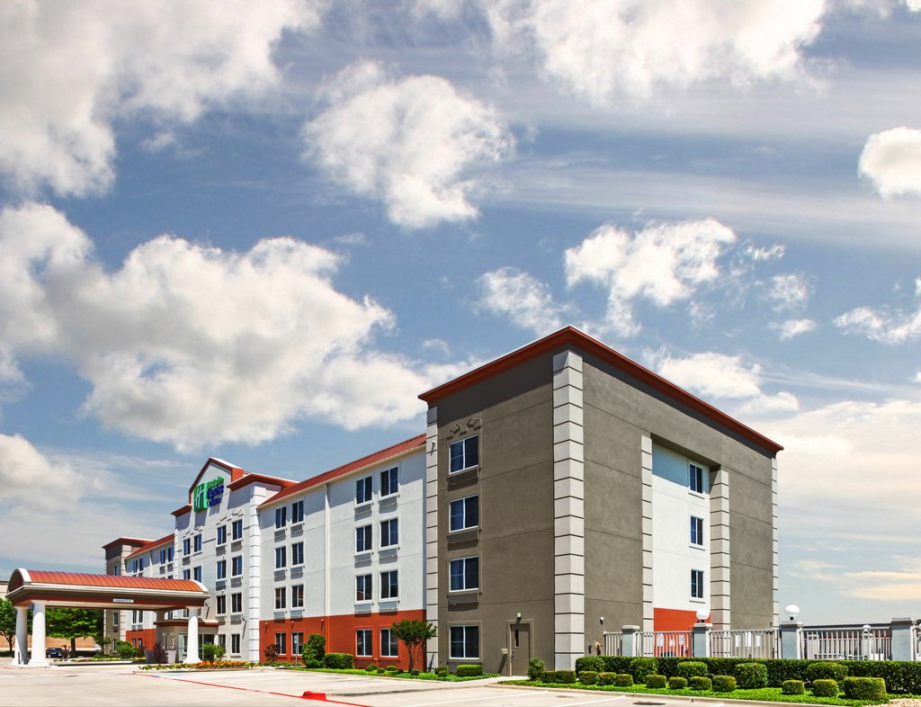 Holiday Inn Express & Suites DALLAS LEWISVILLE