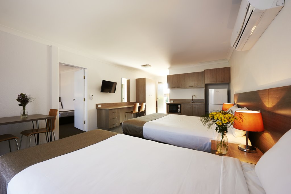 THE ADELONG MOTEL