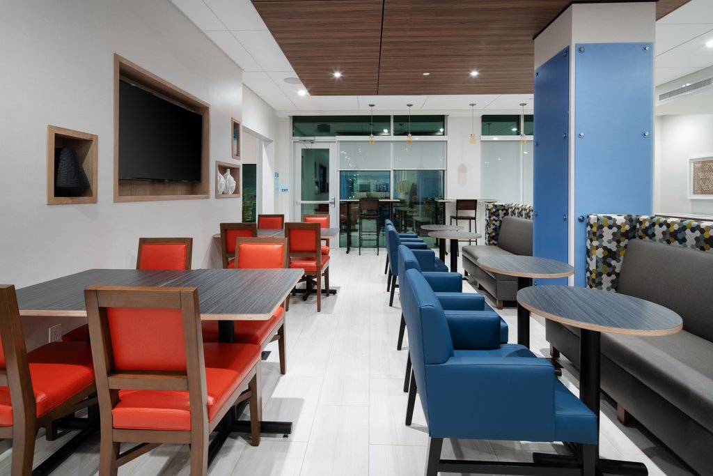 HOLIDAY INN EXP STES MURRIETA