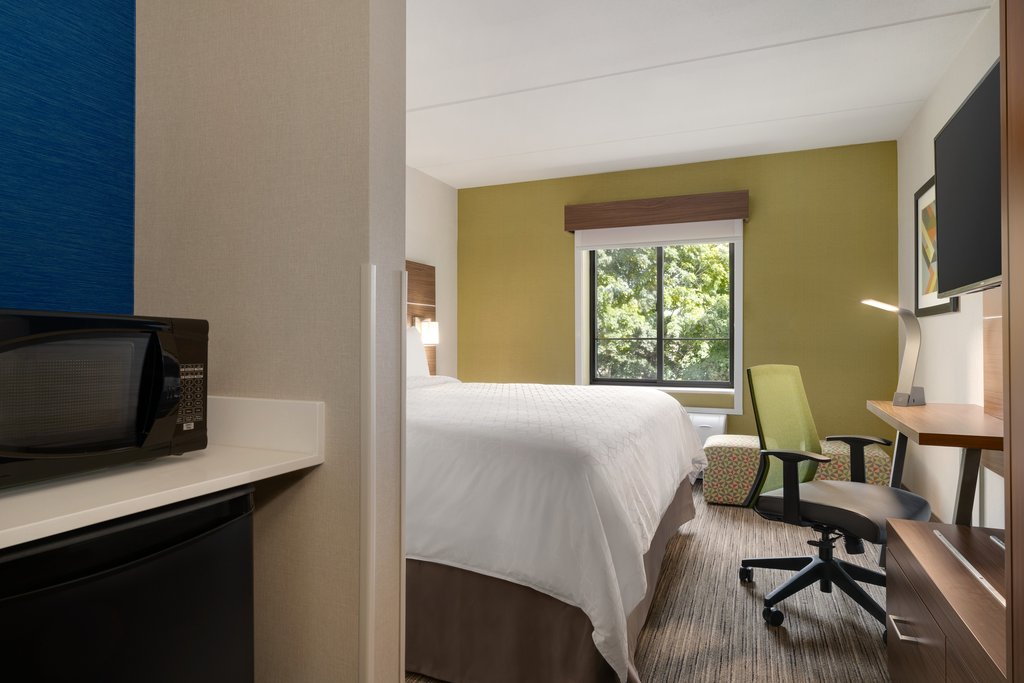 HOLIDAY INN EXP PLATTSBURGH