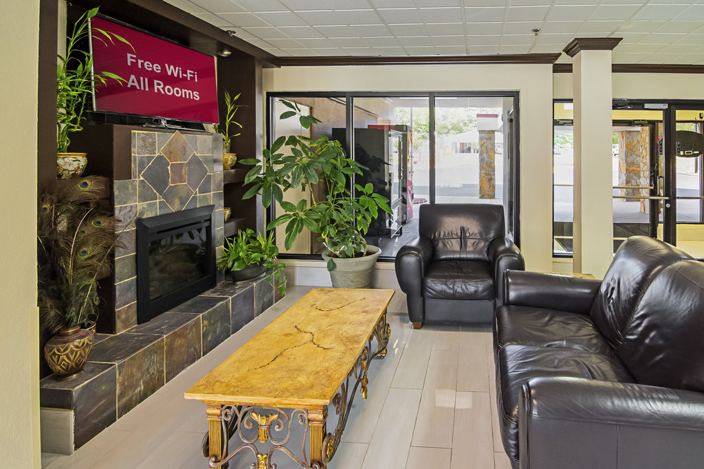 RED ROOF SUITES FAYETTEVILLE