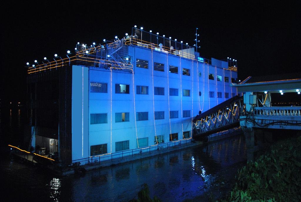 FLOATEL AN ECOFRIENDLY HOTEL