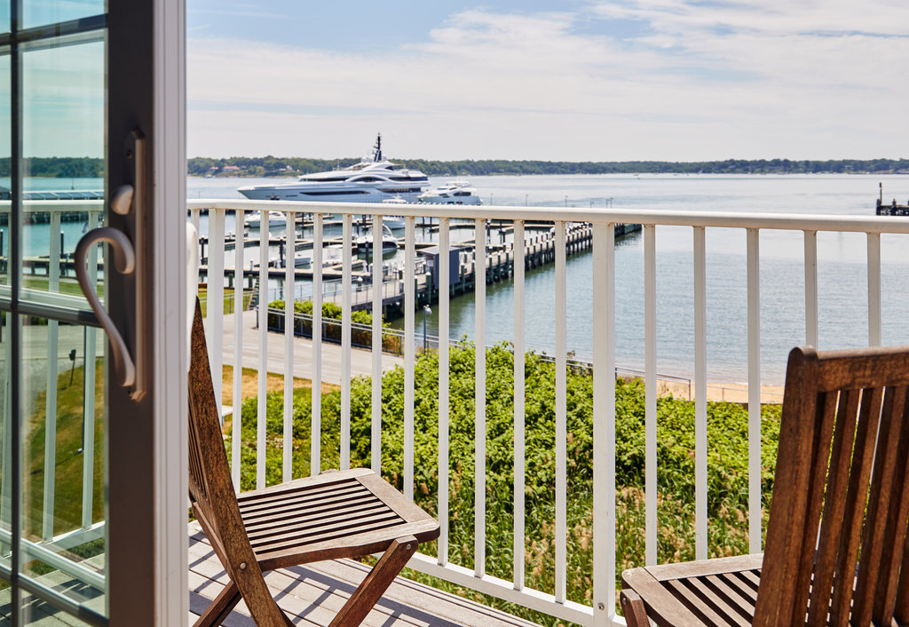 HARBORFRONT INN AT GREENPORT