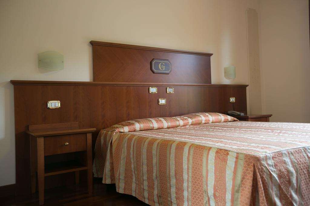 HOTEL LE GROTTE - GENGA