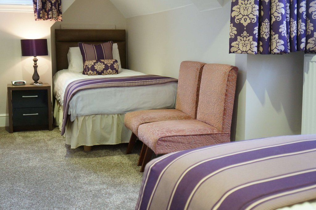 THE LAWN GUEST HOUSE - HORLEY