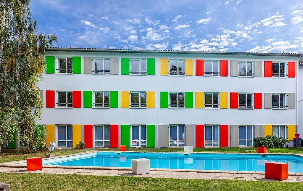 HOTEL FULL COLORS