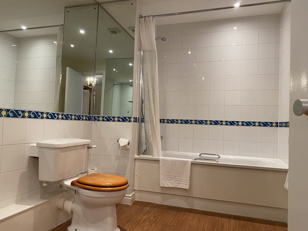 BROOK MOLLINGTON HOTEL