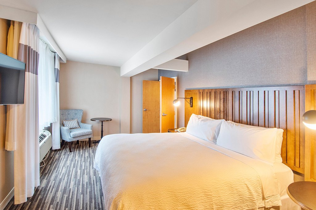 Four Points by Sheraton Melville Long Island