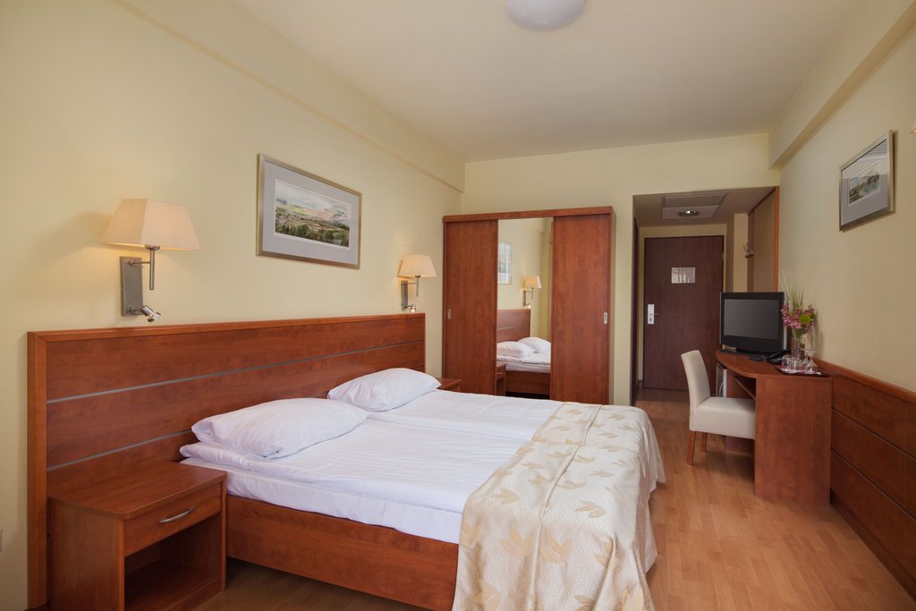 BENCZUR HOTEL
