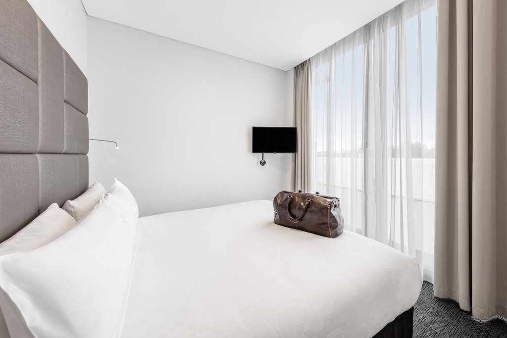 MERITON SUITES ZETLAND