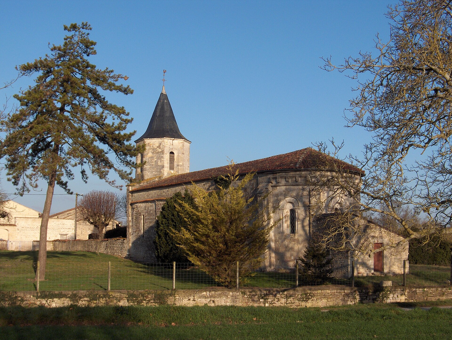 Holiday rentals Salignac-sur-Charente