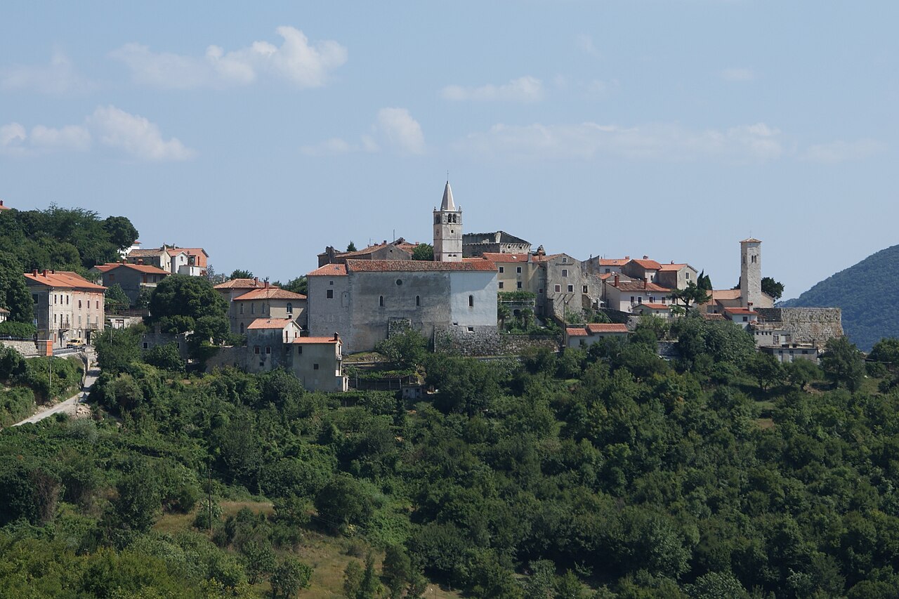 Holiday rentals Plomin