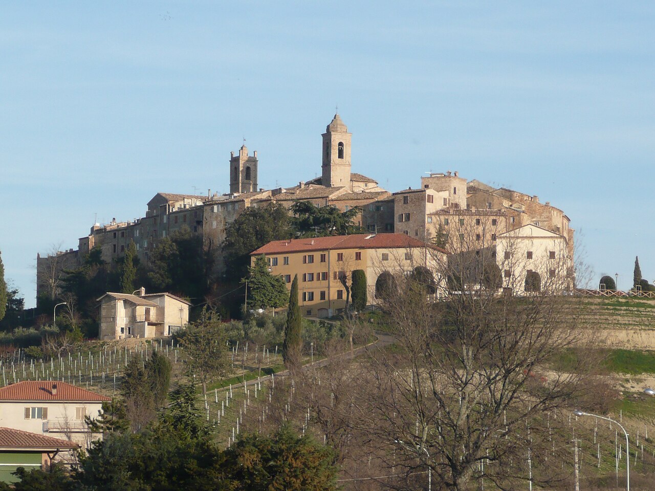 Holiday rentals Cossignano