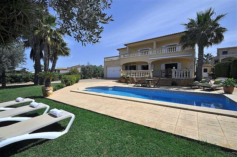 Holiday house with private pool for 10 persons approx. 300 m2